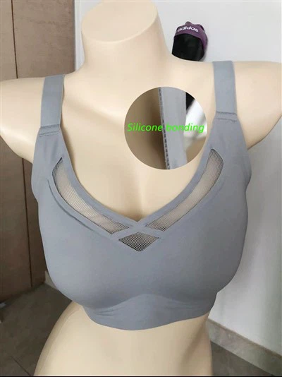 Нанесение жидкого силикона на нижнее белье