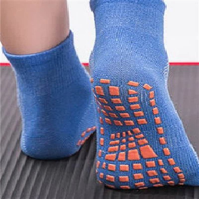 Трафаретная печать силиконовыми чернилами на носках